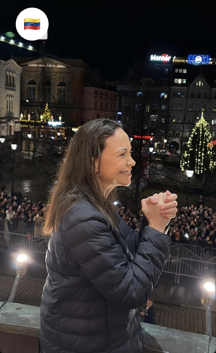 María Corina Machado en Oslo. Noruega, demostrando que la libertad pesa más que el autoritarismo, que el fin de ese régimen oprobioso esta llegando a su fin. ¡Viva Venezuela libre! <a href="/MariaCorinaYA/">María Corina Machado</a> <a href="/EdmundoGU/">Edmundo González</a> 🇩🇴🇻🇪 ¡Dios los bendiga!