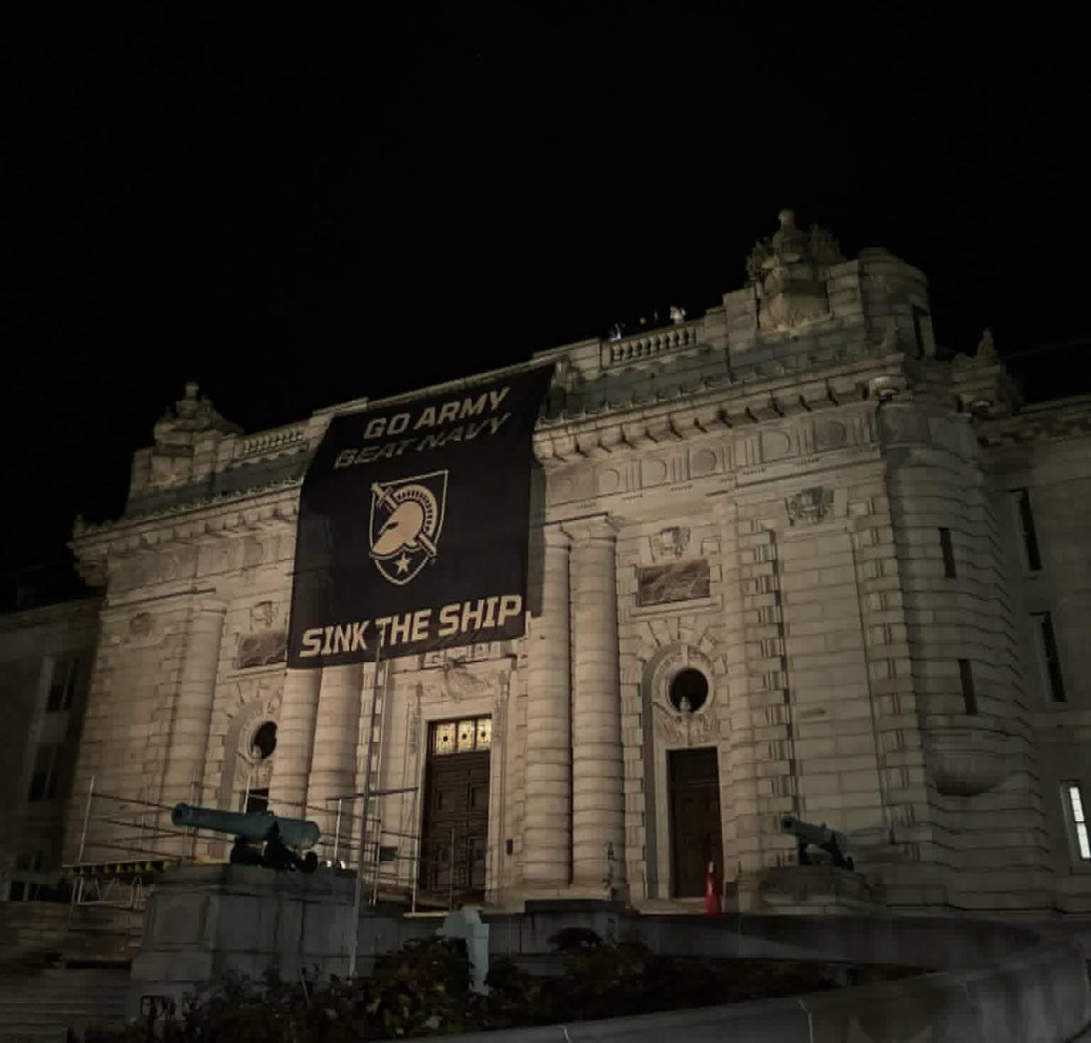 Warren Daniel tweet media