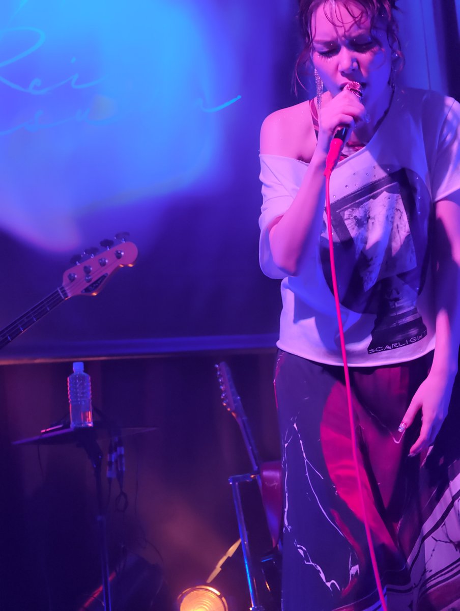 La_nina_16GR's tweet photo. 2025.12.7 安田レイ
Rei Yasuda Live Tour 2025 “Scarlight”
final 東京公演@代官山UNIT
光のすみか
美しすぎるしかわいいしかっこいいし歌うまなの
#安田レイ #Scarlight
※撮影可能曲 https://t.co/8wAdYAGuVO