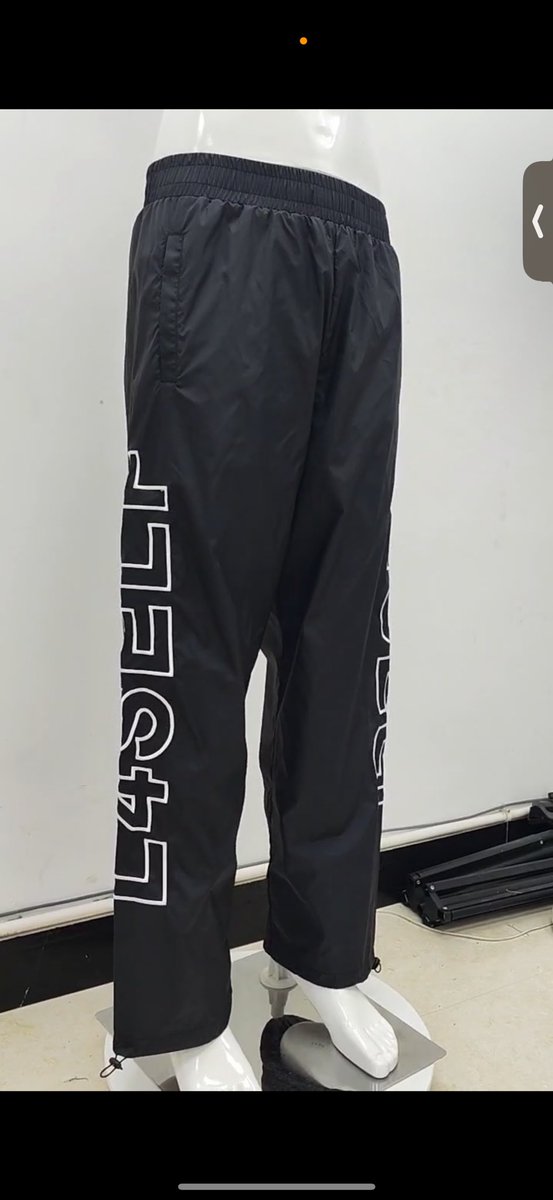 yaboyzekee's tweet image. Dropping in a couple days ⭐️ who want a free pair ? @l4self