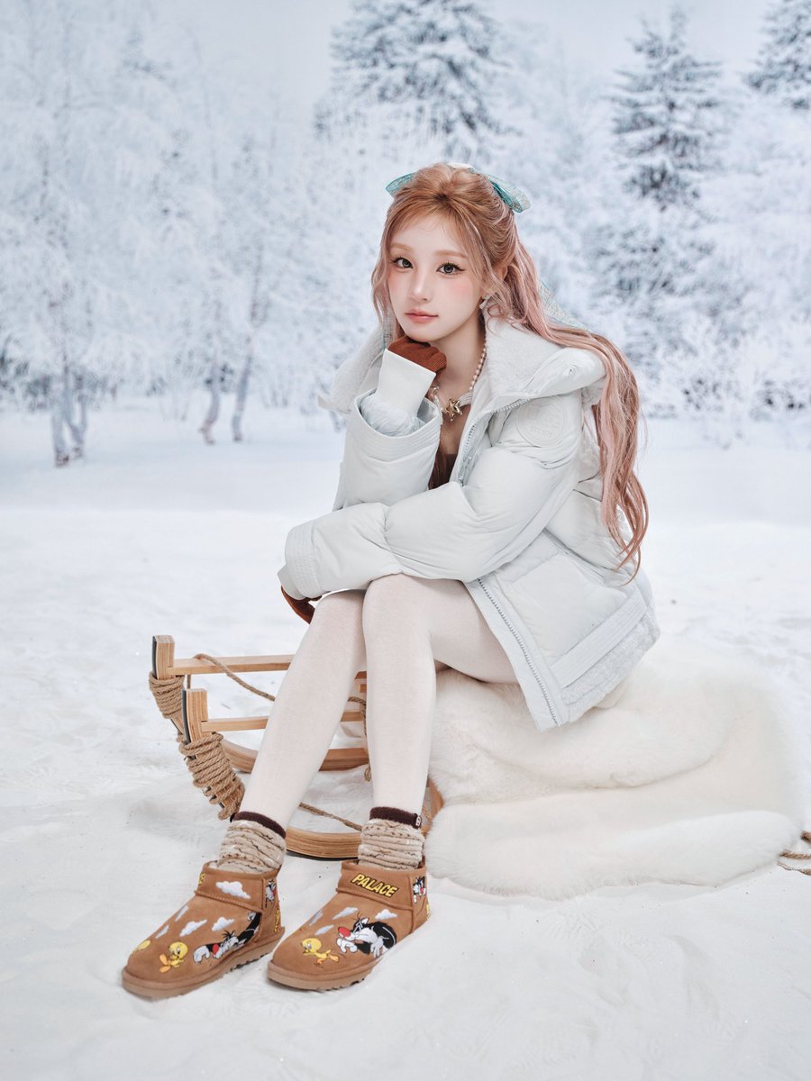 official_i_dle's tweet photo. #YUQI x #UGG

#아이들 #idle
#우기 https://t.co/1u9AamlV7l