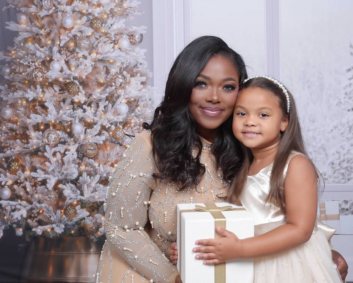 EmBerning's tweet image. I just saw this message from a past Let Them Live mom, Diamond, who is now my co-worker, friend, and sister in Christ. May her words be put in front of the right person—someone who needs encouragement this Christmas season! 🎄

“I was listening to "Mary Did You Know" this morning