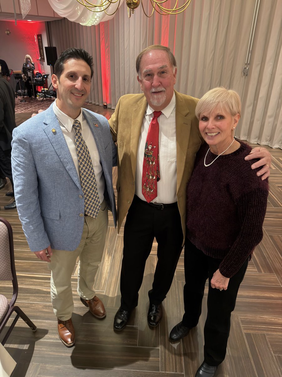 marcellstrbich's tweet photo. Capped off a 3 County day across snowy Ohio (i.e Clinton, Cuyahoga) with friends and patriots at the Conservative Club of Trumbull County Christmas🎄Party. Our energy and ideas are unmatched. Our message cannot be beat. One-Day/One Vote! https://t.co/ISCFPLo8Rc
