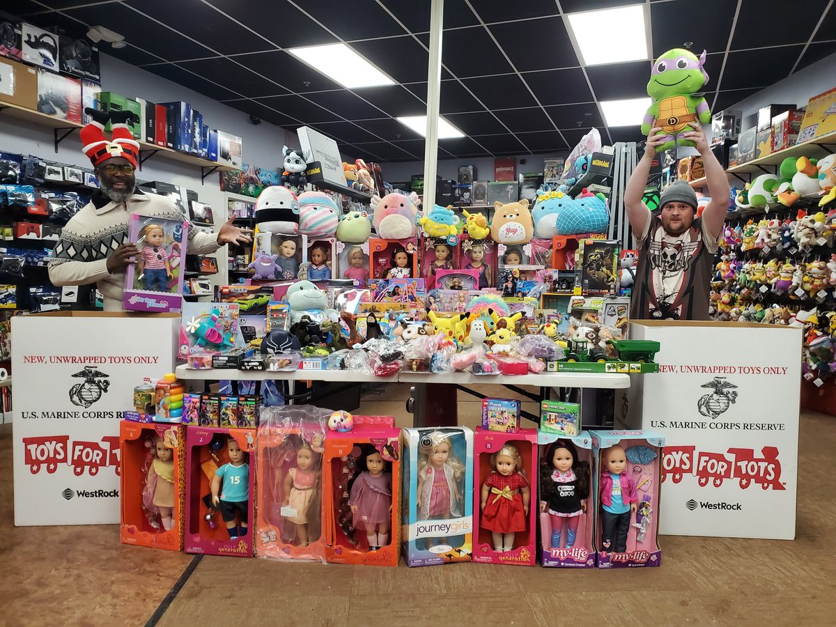This years #ToysForTots toy drive was a huge SUCCESS! Check our mountain of generosity! We’re honestly blown away by the donation support!
Thank you to everyone who contributed. Your kindness is going to brighten so many children’s holidays this year in #SyracuseNY. #FGC