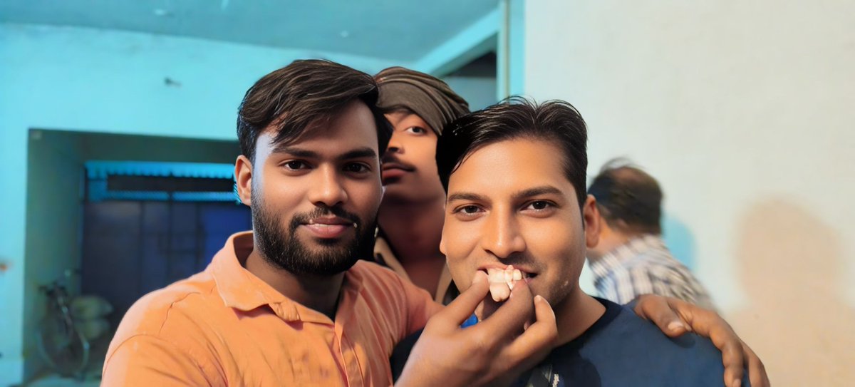 kumarvipinmaury's tweet photo. बहुत कुछ छोड़ आए हैं बहुत कुछ छोड़ सकते है।
#kumarvipinmaury https://t.co/v8dNiFpi58