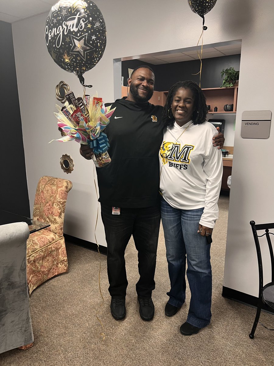 Dr. Sanders- Principal TMHS💛🖤 tweet media