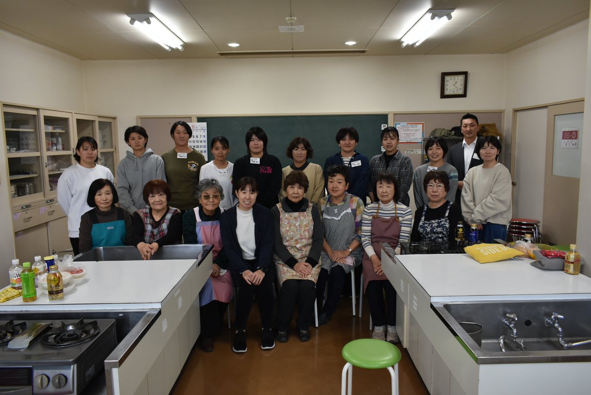 自衛隊協力会富良野支部女性部と #上富良野駐屯地 女性自衛官との交流会（１１月１４日）
交流会は富良野支部女性部の皆様から料理の手ほどきをいただき、明るい雰囲気の中アイディアが生まれ、料理と食事を通じて距離が縮まる素敵な一日となりました。
#自衛隊 #富良野ふれあいセンター