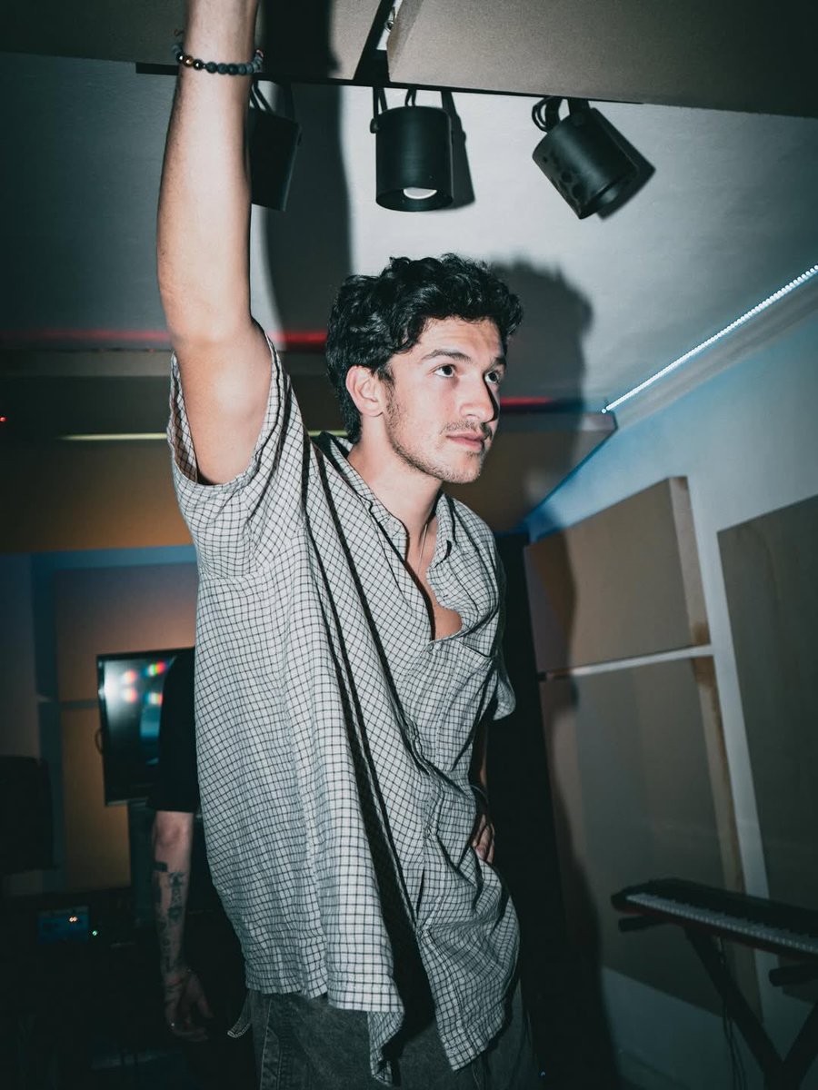 no las entiendo a las team sin barba si miren lo que es este iannis 🙂‍↔️