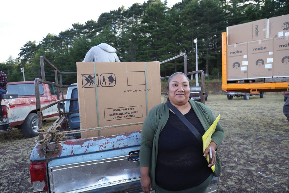 Todo este equipo es el que hace la magia posible, hoy llegamos a  Amealco en donde más familias son beneficiadas con el Programa de Co-Inversión para mejorar sus hogares.

Gracias a cada una de las personas que hacen esto posible. 🫂