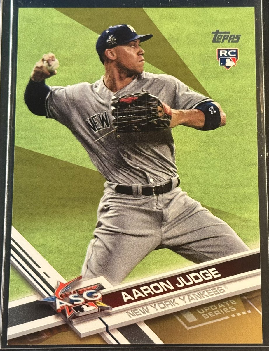 Lynchcardsales's tweet image. $100
2017 topps Update Aaron Judge Gold ASG rookie /2017
Little white showing on back bottom right corner