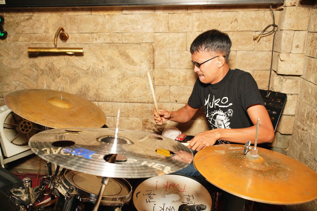 f______mc's tweet image. DOGBUS AT EXPLOSION IN MATARAM 07/12/25