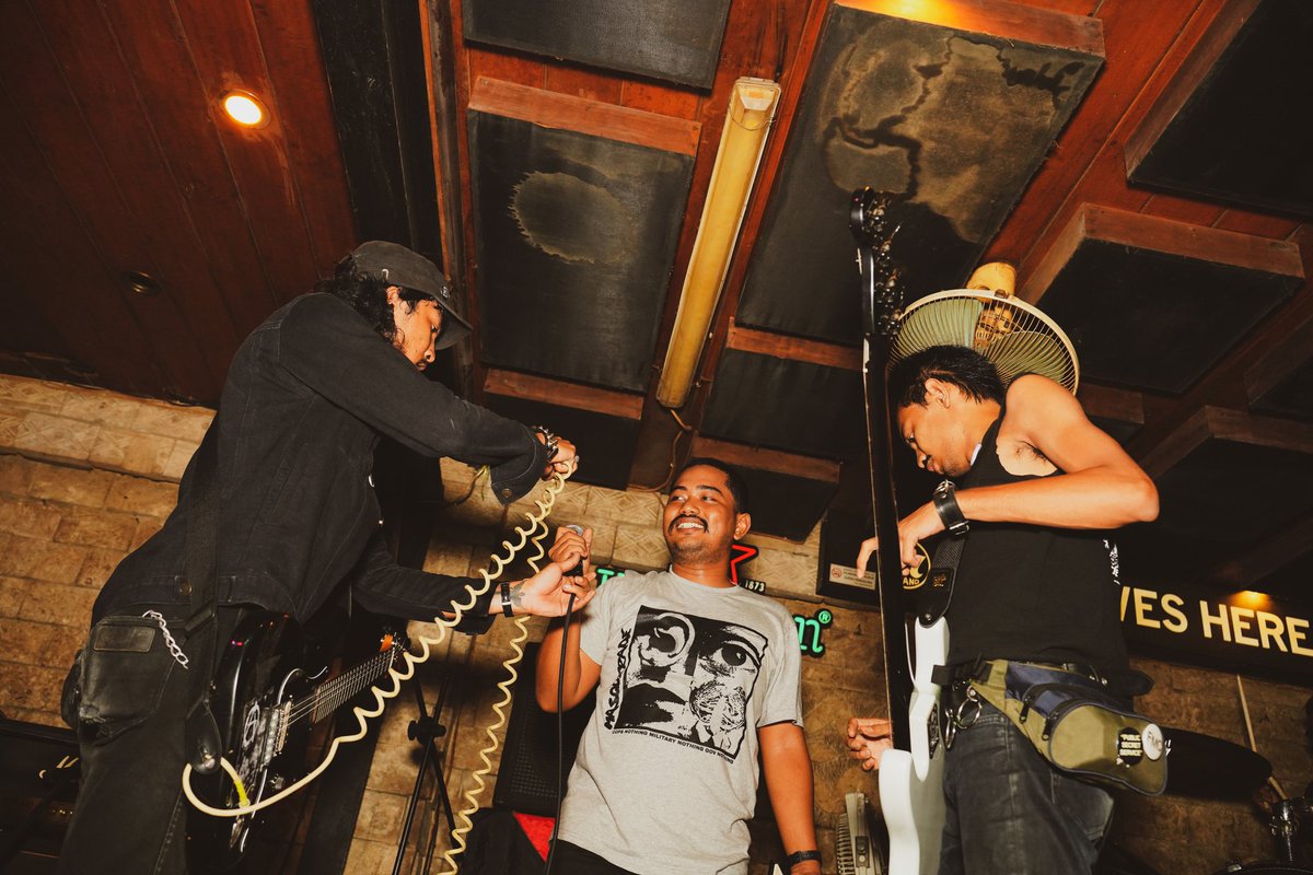 f______mc's tweet image. DOGBUS AT EXPLOSION IN MATARAM 07/12/25