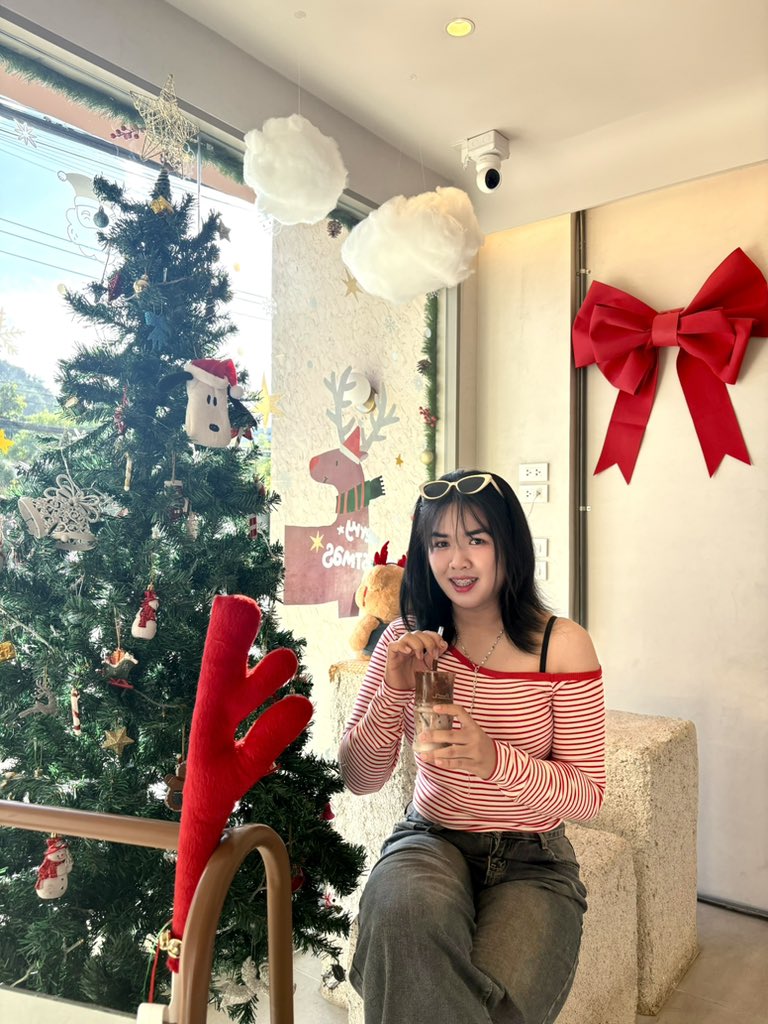 xus_a23640's tweet photo. Christmas  🎅 🎄 #phuket https://t.co/vlBqvI7mYm