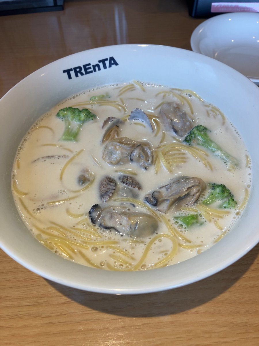 ペロン tweet media