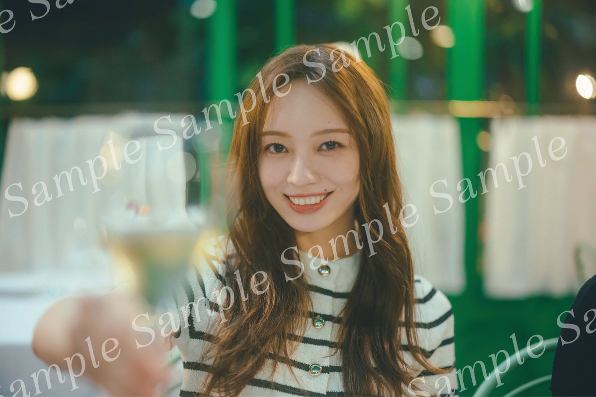 乃木坂46梅澤美波、 イタリアでの電車の一コマ公開🚃 「ヘッドホンを