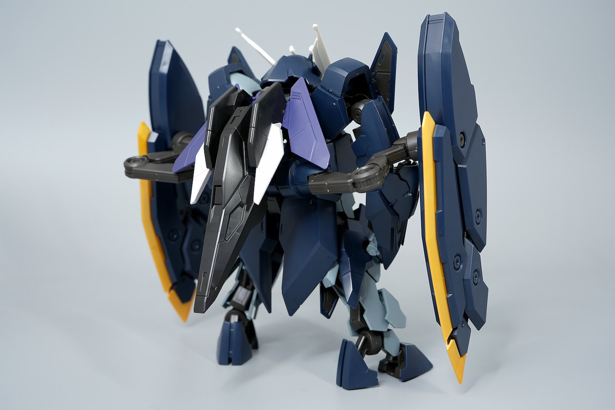 ザガンの背中にコアガンダム2のパーツで機首追加して変形