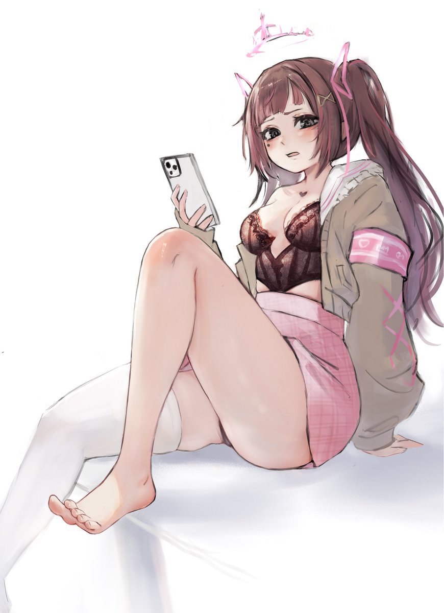 gzyr5258's tweet photo. hime study. i dunno why shes making that face tho https://t.co/Wpa0Vfz3tw