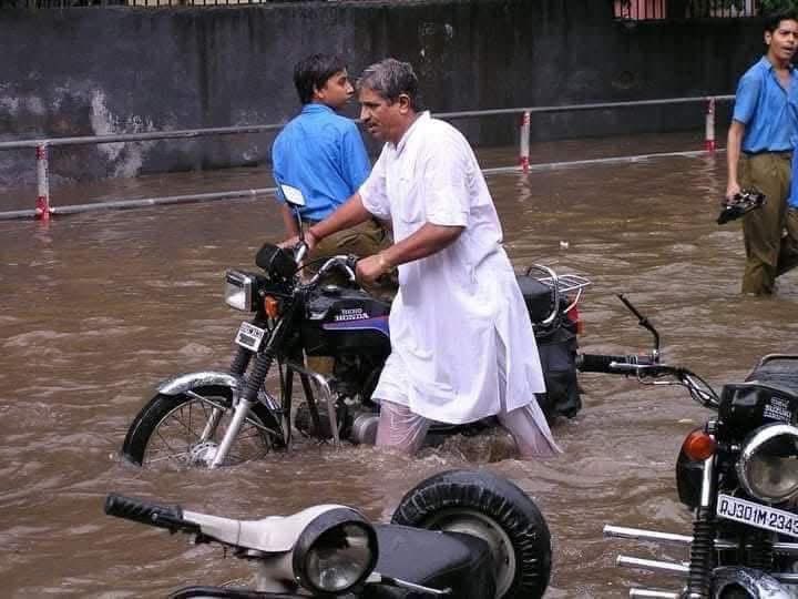 गृहस्थ जीवन में भी व्यवहार और कार्य प्रचारक जैसा, अपना संपूर्ण राष्ट्र और विचार के लिये समर्पित करने वाले दशकों से मेरे साथी पूर्व विधायक श्री धर्म नारायण जी जोशी को जन्मदिन की शुभकामना, आप यूँ ही मस्त और स्वस्थ रहें ।