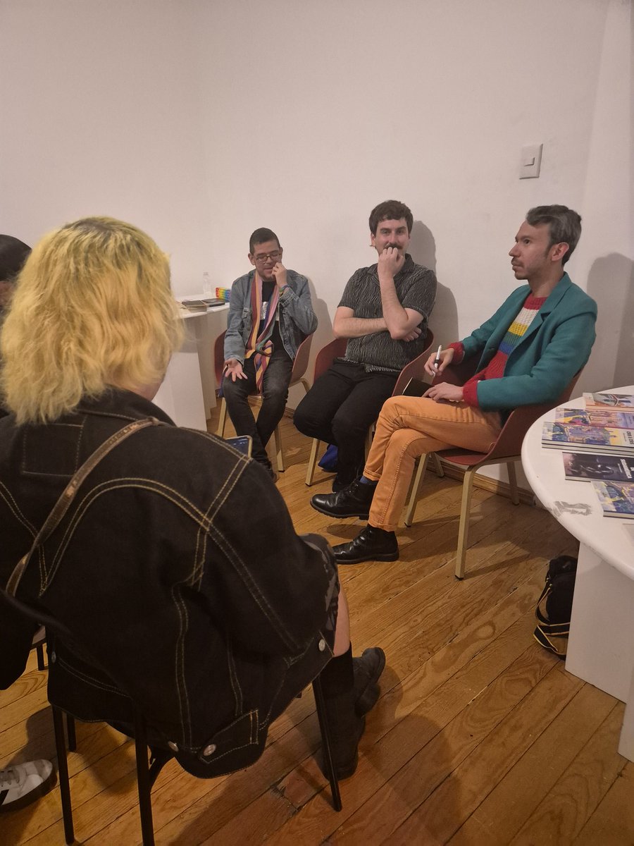 casalamoira's tweet photo. Estamos ya con @framvisconti, editor de @De_Parado, la editorial #LGBT más sexy de Argentina. @eroerny y @comalalaland hablando de edición de literatura gay y queer en LATAM 📖🌈

Gracias @ensazu y @la_indie_pedia por esta colaboración 🫰 https://t.co/TiZU9cYXGO