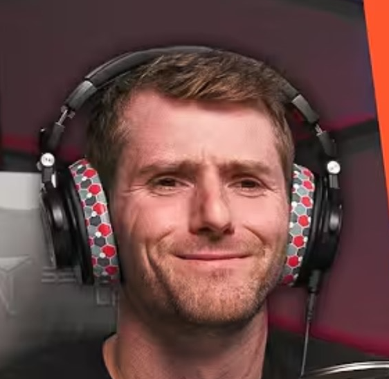 CityBureaucrat's tweet image. It's crazy that Linus took a break from making 8 figures a year on youtube to personally confront his accusers on Kiwifarms. Usually e-celebs hide behind their sycophants.