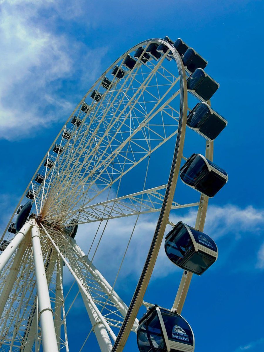 Alua83637726's tweet image. Something about the view up there just clears my mind. This place always knows how to lift my mood.