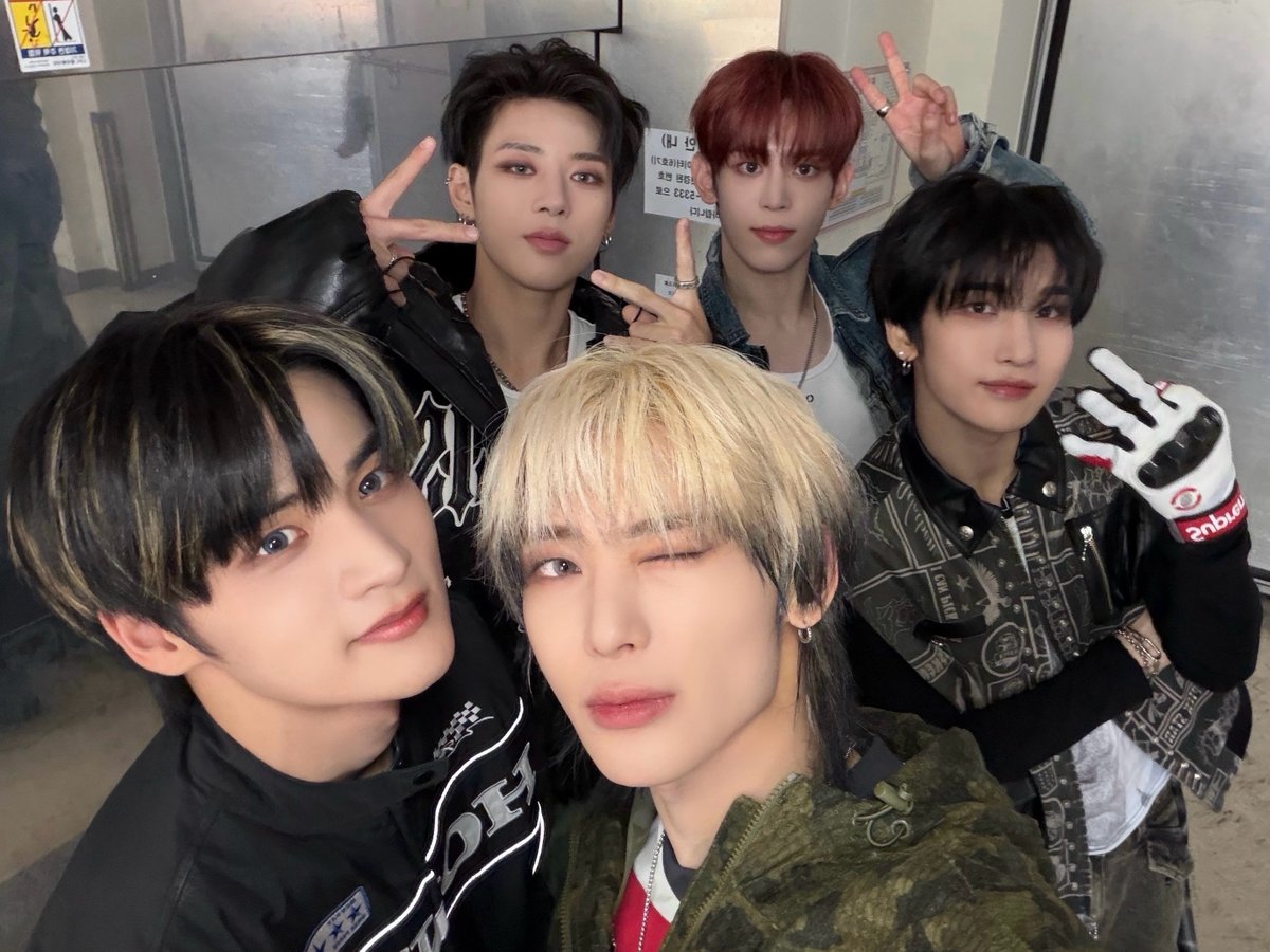 [📸] 251211 @ 아리랑 TV <SIMPLY K-POP SNS>

#NOWZ #나우즈 
#심플리케이팝SNS #SimplyKPopSNS