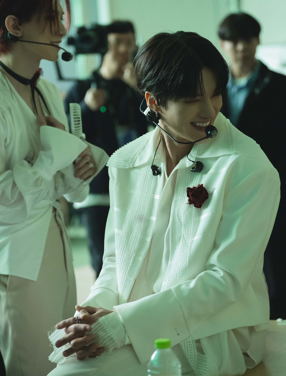 🎬『ATEEZ VR CONCERT : LIGHT THE WAY』 サイン入りポラロイド写真が