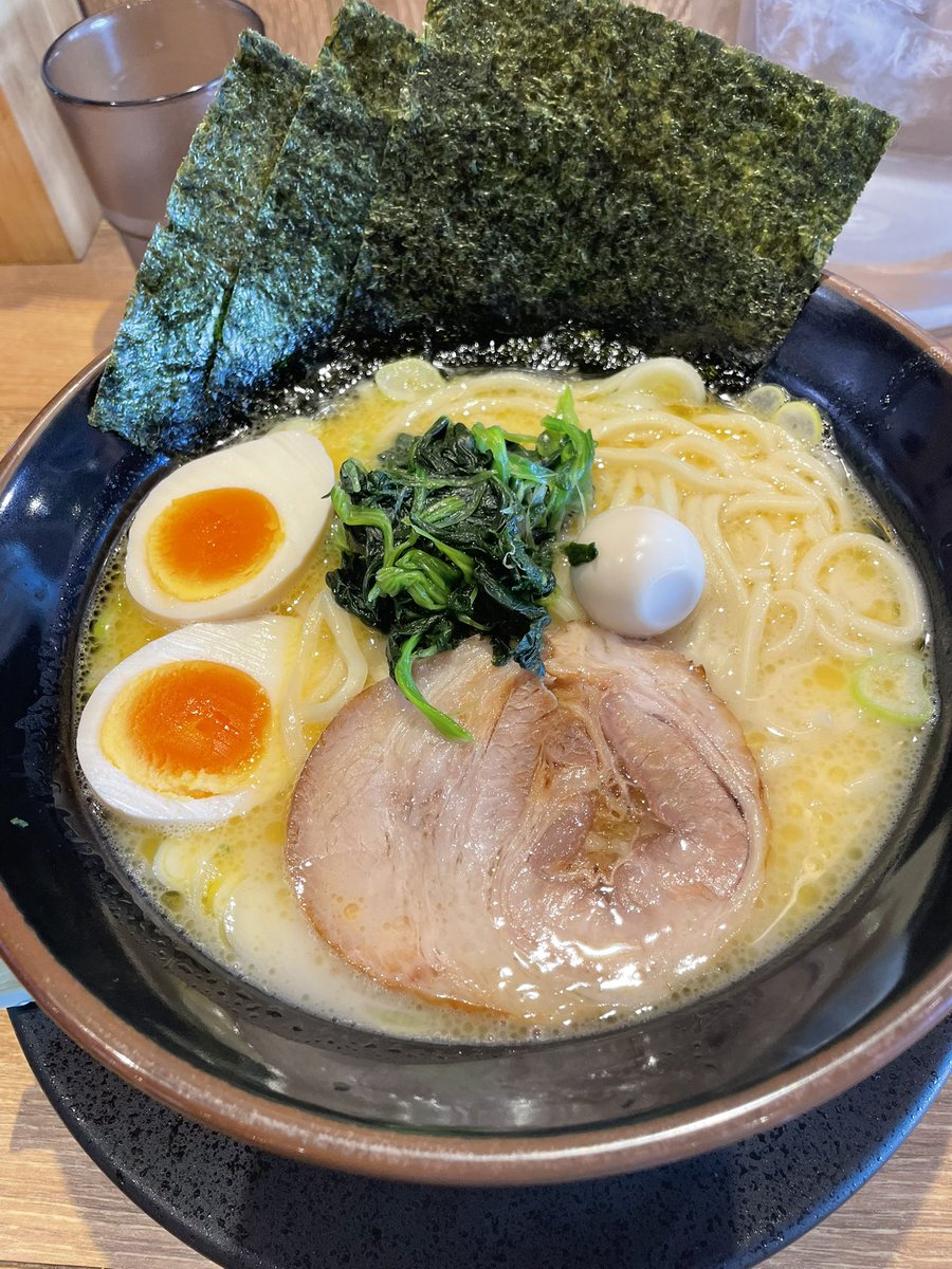 sanpu333's tweet photo. 📍Abiko – Takumiya
Shio tonkotsu (¥1180). Clean umami that quietly builds—comforting, reliable ie-kei. With spinach, nori, quail egg, chashu watching over me, I finished fully satisfied. Ajitama topping.
#ラーメン https://t.co/yUzGjHQ13L