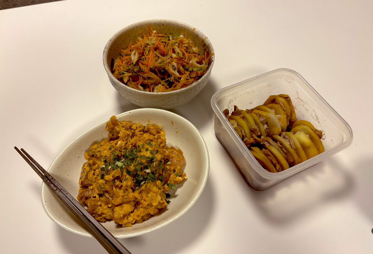 siniasu's tweet image. おれの自炊料理茶色過ぎないか？
なんでサラダまで茶色くなんねん