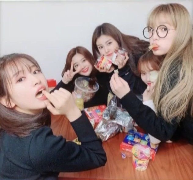 izonme_12's tweet photo. 보고 있으면 행복해지는 사진... https://t.co/RBPlpCiNJx