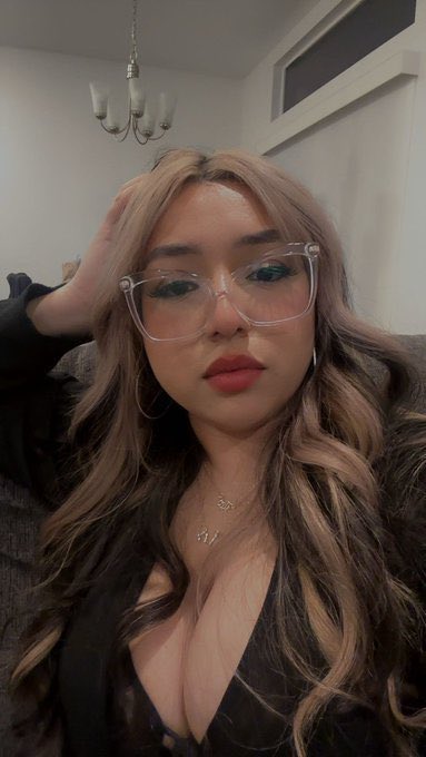 Jasonmann444's tweet image. Which Cr33pbait sister is getting it worse?😈 DM me and we can talk about it🤤

Don’t forget to like and RT so we can spread these little p0rn cows across the app 😈🥴