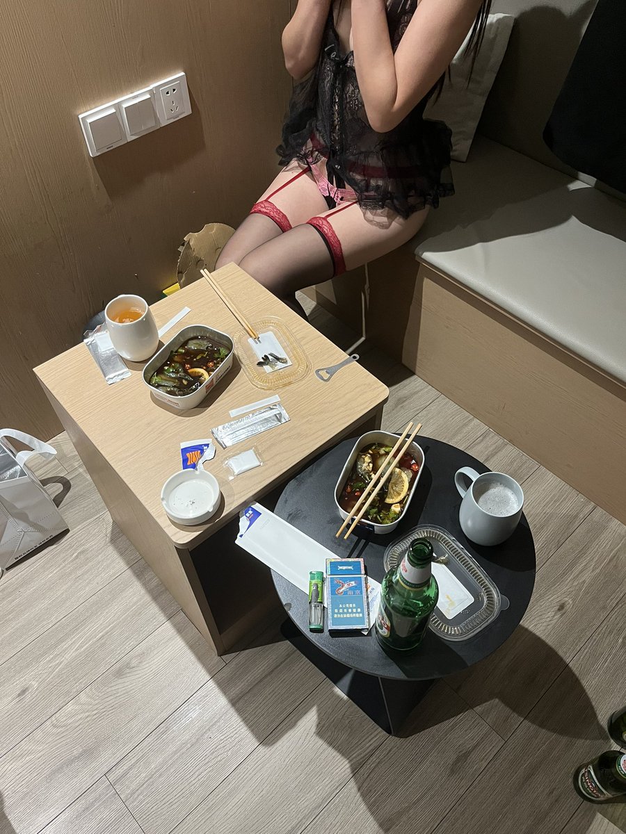 FXB9999's tweet photo. 小酌一下 https://t.co/T0Cz0J3P5b