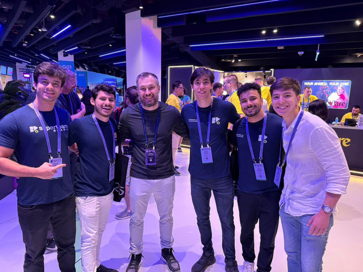 luca_trevisani's tweet image. The future of robotics is on @solana 

First day at @SolanaConf w/ @aeyakovenko