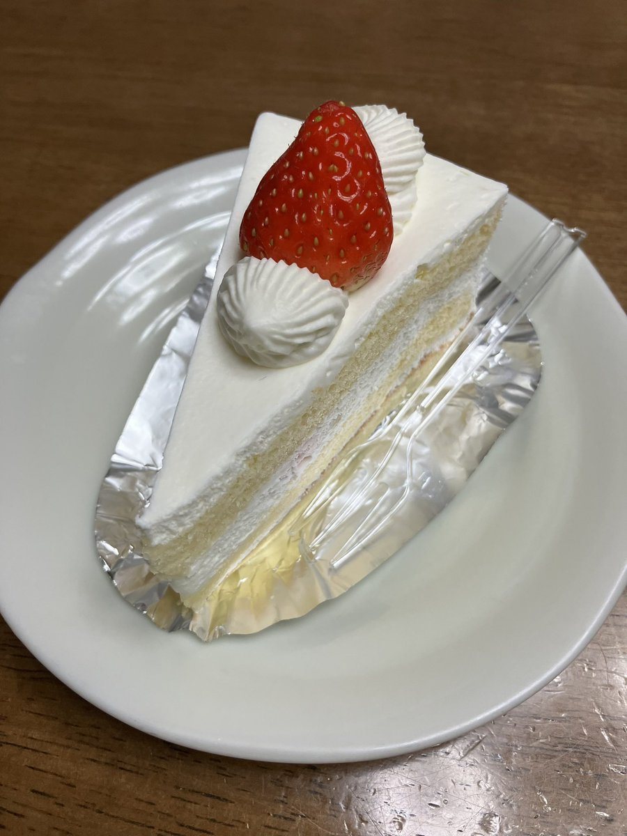 FF6WhiteDress's tweet photo. 今日は、
ちょっと、特別な日だったな。
いただきます。😋🍰 https://t.co/u1DOElY8tc