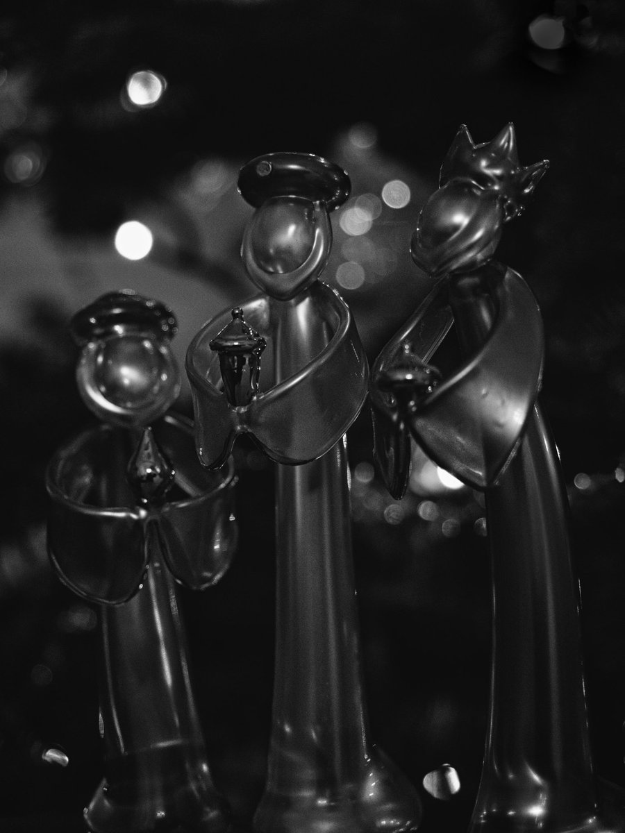 DreamingPippin's tweet photo. In the empty night,
only prayer is standing.

#Monochrome #BlackAndWhite
#FineArtPhotography #Stillness
#SilentLight #Prayer
#NightPhotography
#2025クリスマス https://t.co/vBTVeN5Bq5