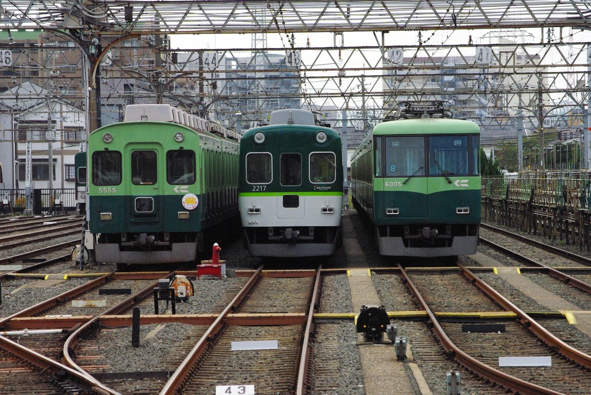 この京阪3並びも今や貴重 5000系は引退2200系はリバイバル旧塗装のみ