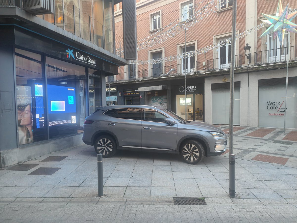 CondeRoman_ones's tweet image. Hay gente VIP que siempre puede aparcar donde quiere.
Nuestro @GuadalajaraAyto lo permite gustosamente.