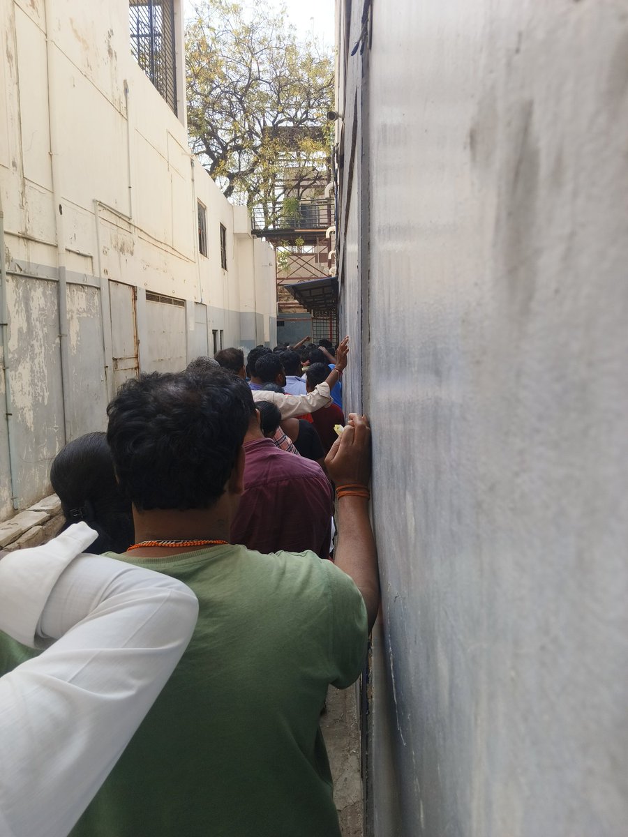 Pavansr47595047's tweet image. #devl movi 🍾🥂craze matra yappa @dasadarshan punyatma ninu 🔥😍