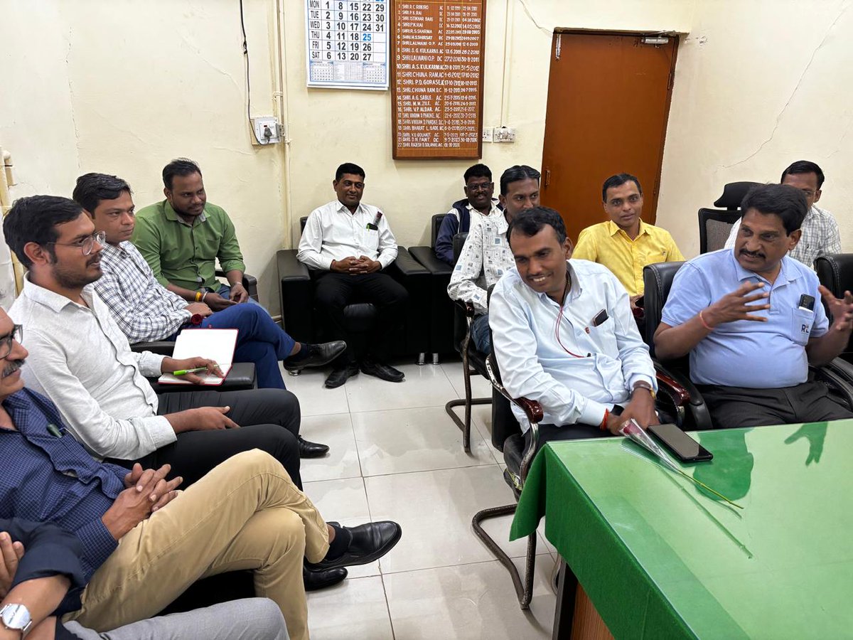 customsnagpur's tweet photo. 𝐍𝐚𝐠𝐩𝐮𝐫 𝐂𝐮𝐬𝐭𝐨𝐦𝐬 held a successful 𝐓𝐫𝐚𝐝𝐞 𝐅𝐚𝐜𝐢𝐥𝐢𝐭𝐚𝐭𝐢𝐨𝐧 𝐒𝐞𝐬𝐬𝐢𝐨𝐧 at ICD Maliwada (Aurangabad) on 10.12.2025
A constructive dialogue with Importers, Exporters &amp; trade partners on boosting efficiency &amp; enhancing trade ecosystem.Your input matters!! https://t.co/w3AbmX2iEQ