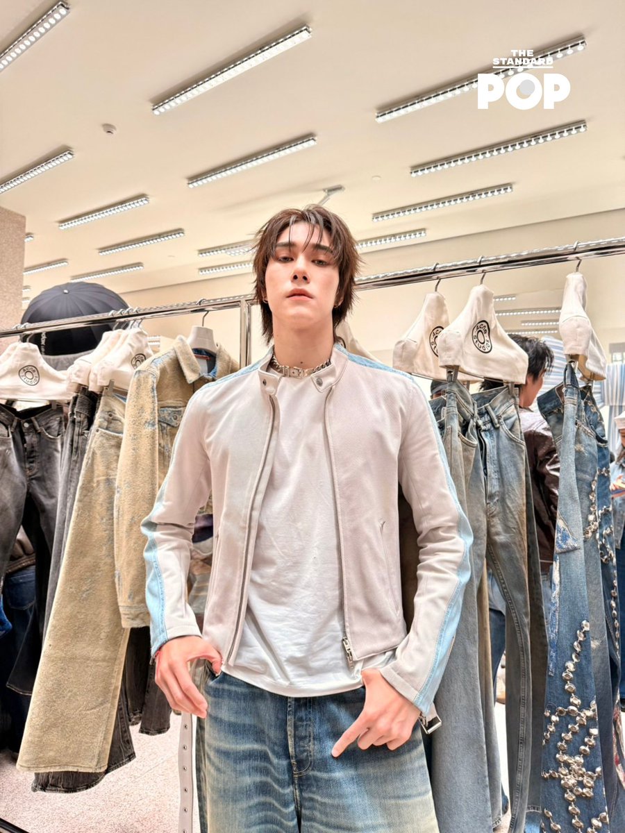 TheStandardPOP's tweet image. อีกหนึ่งแขกคนดังของงาน นานิ หิรัญกฤษฎิ์ ในงาน Acne Studios Bangkok Store Opening ร้านสาขาแรกในประเทศไทย ณ Siam Paragon
.
#AcneStudios 
#AcneStudiosLovesBangkok
#hirunkit_ @Hirunkit_
#AcneStudiosxNani 
#TheStandardPop 
@acnestudios