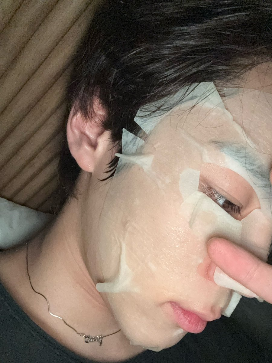 SEOBINZIB's tweet photo. 251211 #윤서빈 #YoonSeobin #빈깅버블 버블

01:15 난 팩 하구 자려구💧 모이스쳐라이징
가보자고 ~~ ㅋㅋㅋㅎㅎ @두 잘 자!!!!
싸앙해
01:24 잘자잘자잘자 사랑해 사랑해 사랑해
(오늘은 직접 굴 매생이국을 끓여봤어 @도 알까 모르겠네! 굴밥이랑 ㅎ 아 사진 찍어놓을걸 !!!) ㅎㅎ 암튠 늦어서 낼 톡하자 @ 사랑해진짜 어여자🥰
01:24 꿈에서 보는거다⭐️
01:24 🌙
01:24 💗