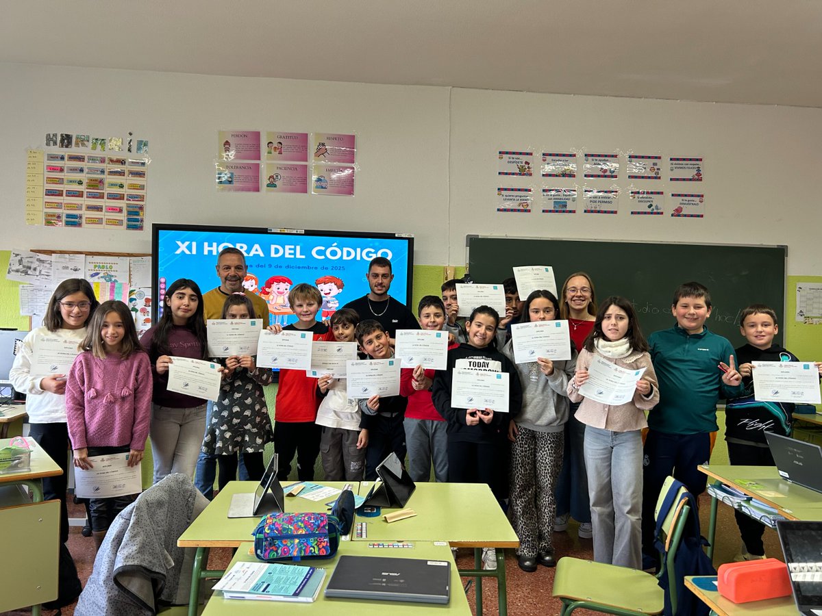 impulsotic's tweet photo. 📸 ¡Sonrisas a la cámara! ¡Acabamos de terminar 'La hora del código'!

📌 CP Francisco Fernández González - Cancienes
📌 Colegio San Ignacio - Oviedo
📌 CP El Pascón - Tineo

#HourOfCode
#HourOfCodeAST https://t.co/3J2Uwn6wBY