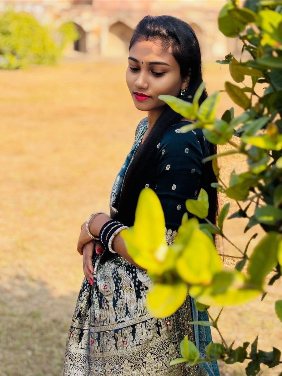 आज कैसी लग रही हूं दोस्तो कमेंट करके बताए 🙏🏻