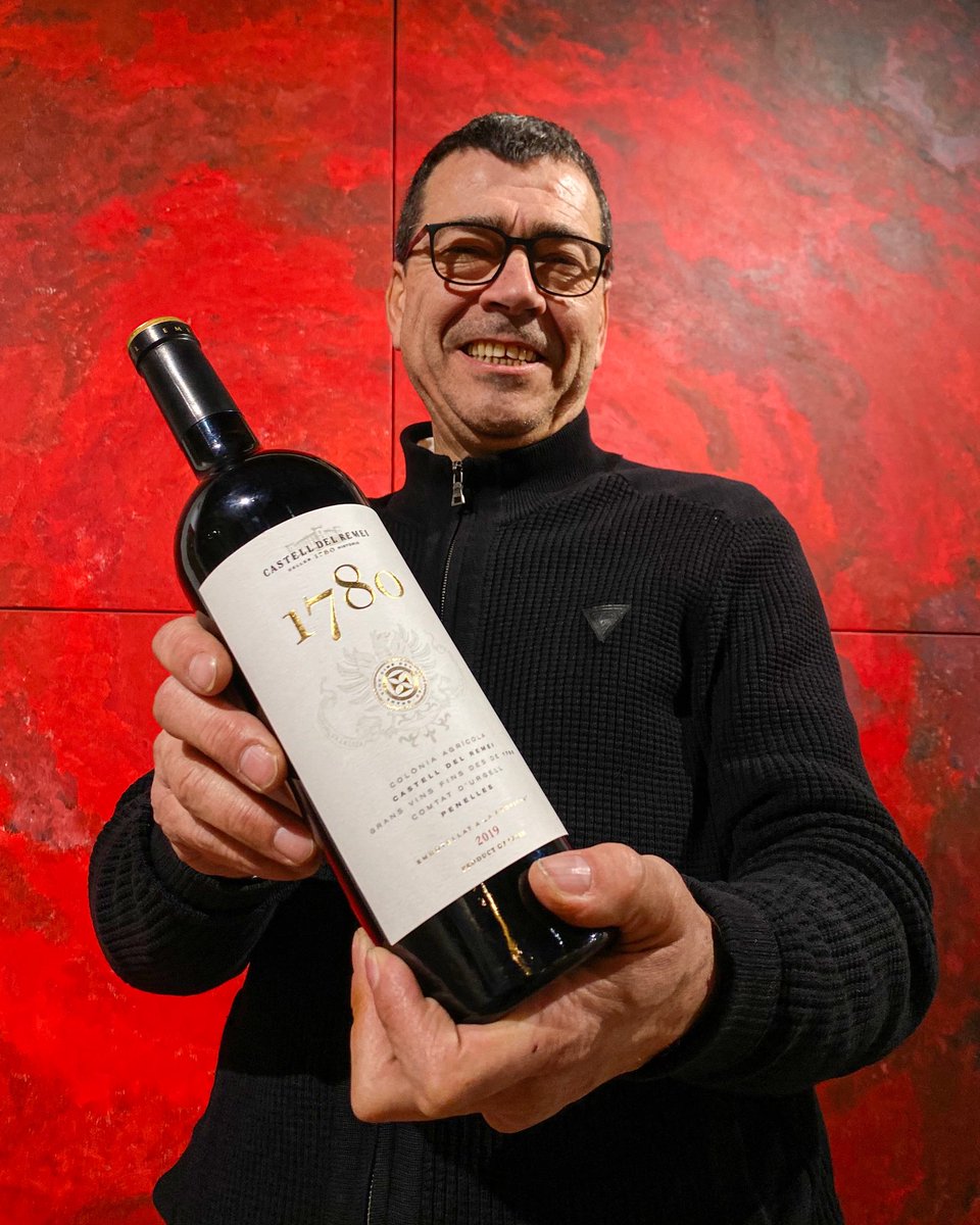 Castell del Remei 1780, Collita 2019, es la última añada del vino insignia de esta histórica bodega, dirigida por Tomàs Cusiné, en Costers del Segre. Fruta negra madura con toques tostados en nariz, y elegancia en boca. Solo 6.435 botellas. #vinodeldía bit.ly/48sA2Pe