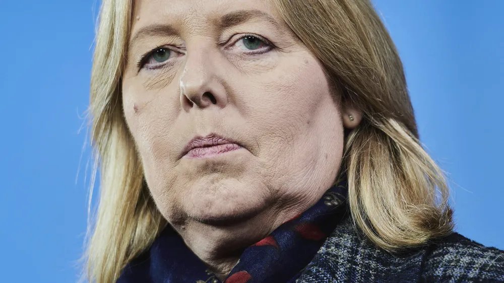 Bas setzt das Vernichtungswerk von Merkel und Habeck fort. 

„Für die deutsche Wirtschaft wird Bärbel Bas zu einem veritablen Standortnachteil, wenn der Bundeskanzler ihrem Linksdrall weiterhin so wenig entgegensetzt.“
welt.de/debatte/plus69…