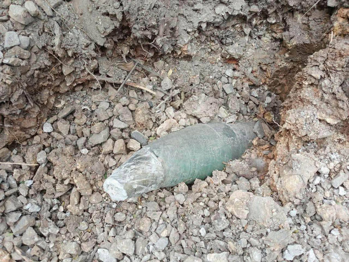 ChetVi73720's tweet photo. ⛔️This is the bullet that fell on the Sampov Loun District Referral Hospital, where Thailand attacked civilians and villages in the Cambodian civilian area on December 11, 2025. https://t.co/Pee10W5CKr
