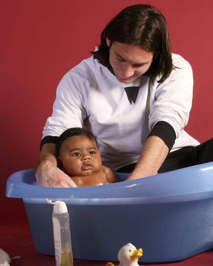 asistanaliz's tweet image. Lamine Yamal'ın babası Mounir Nasraou:

"Messi'nin Lamine'i kutsaması mı? Belki de Lamine, Messi'yi kutsadı."