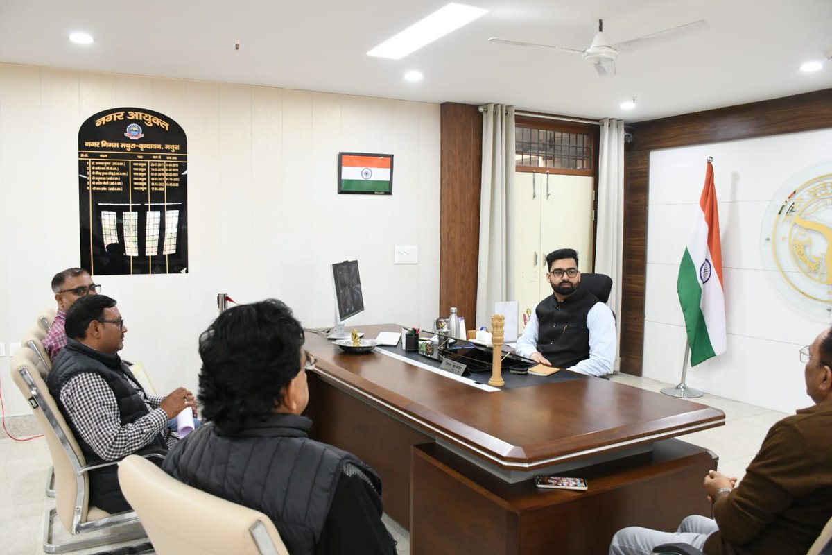 #जनसुनवाई
नगर आयुक्त महोदय जी द्वारा भूतेश्वर स्थित नगर निगम कार्यालय में नागरिकों की समस्याएं सुनी गईं और त्वरित समाधान के निर्देश दिए गए।
जनहित में प्रतिबद्ध नगर निगम मथुरा-वृंदावन ।
 <a href="/UPGovt/">Government of UP</a>
<a href="/SBM_UP/">Swachh Bharat Mission, Uttar Pradesh (Urban)</a> <a href="/NagarVikas_UP/">Urban Development Department, Uttar Pradesh</a> <a href="/dmmathura7512/">DM Mathura</a>
<a href="/SwachhBharatGov/">Swachh Bharat Urban</a>
<a href="/aksharmaBharat/">A K Sharma</a>
<a href="/Pravesh4791/">Jag Pravesh</a>