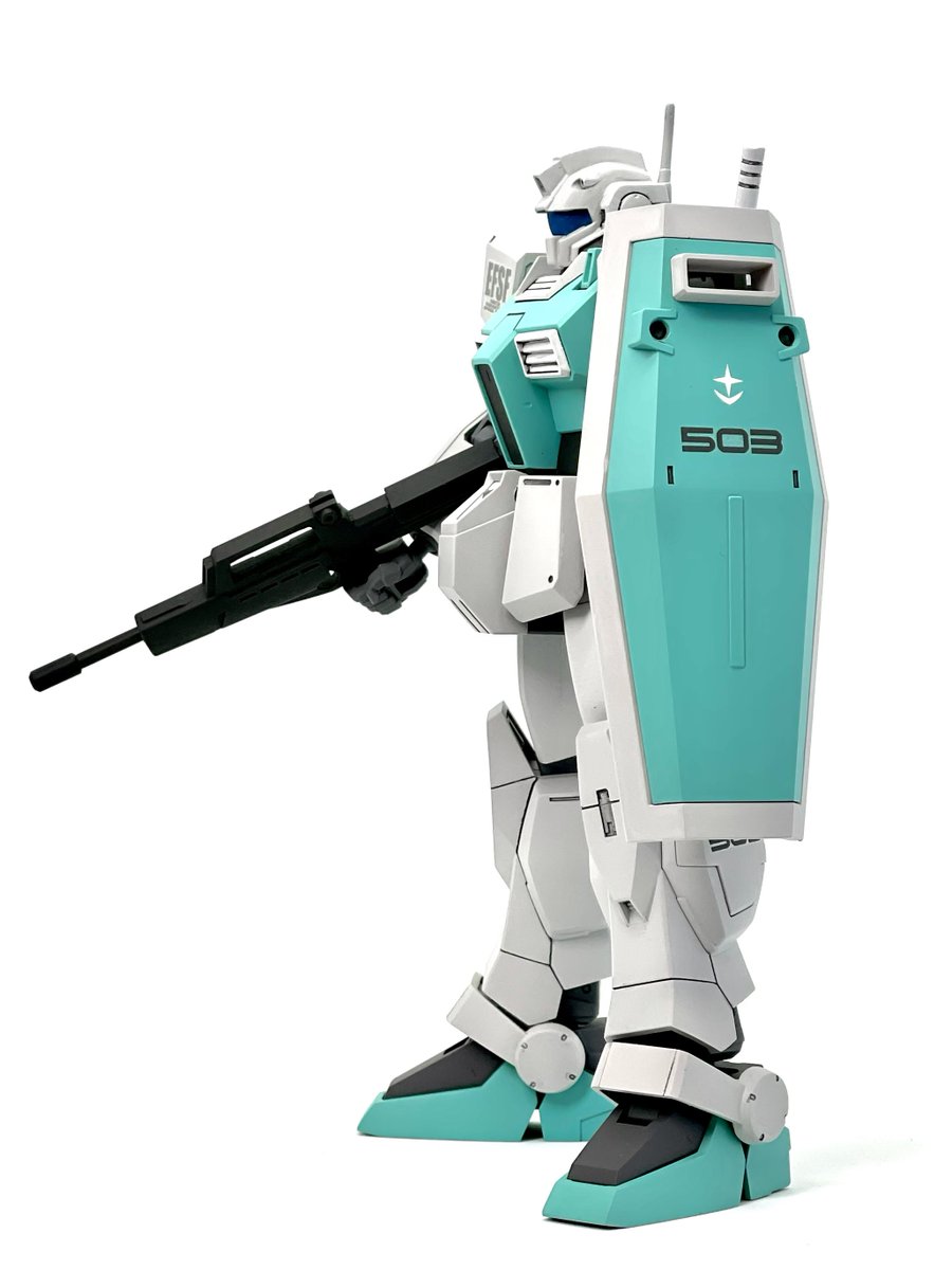 ジムⅡ完成しました。これもまたジムⅡの形。Mr.カラーrevivalのセルリアンブルーを使いたくてこの配色となりました。良い色ですね、もっと使いたい。　#ガンプラ
