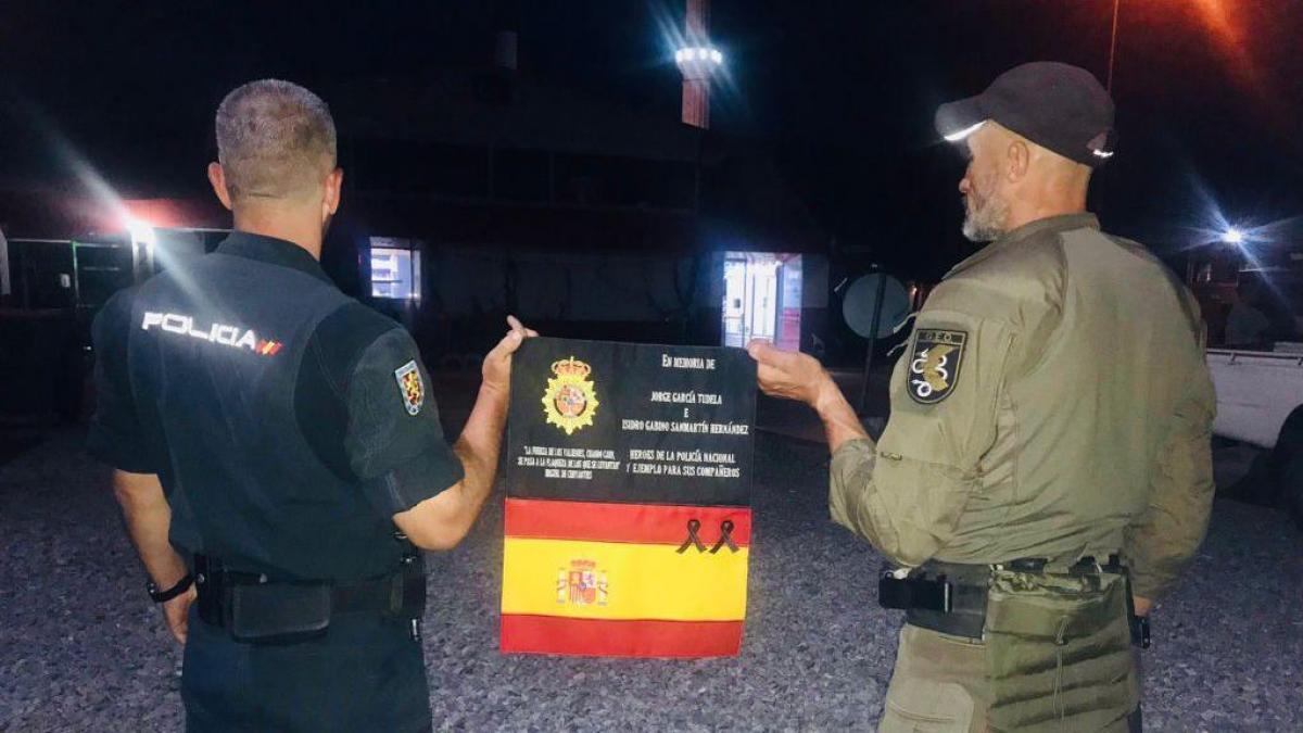 Sup_Policia's tweet image. Hoy #11D recordamos, con el máximo honor, a los policías nacionales Jorge e Isidro que dieron su vida por defender la de otros en #Kabul siendo unos auténticos #HéroesSinCapa
Su compromiso y entrega al servicio de España son imborrables
A sus familias, amigos y compañeros:…